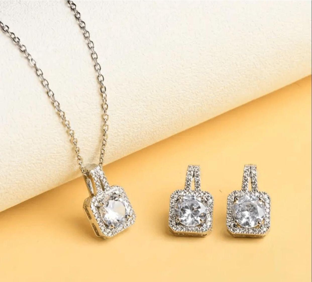 Glamorous  Silver Jewelry Set - Necklace,Earring & Ring
